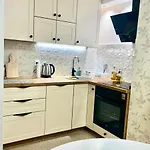 Sapartment 86 *