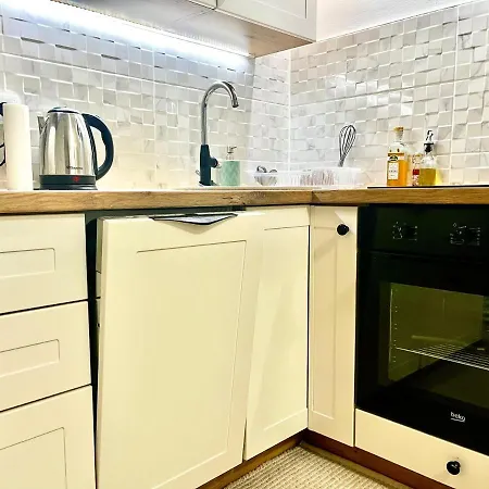 Sapartment 86 *